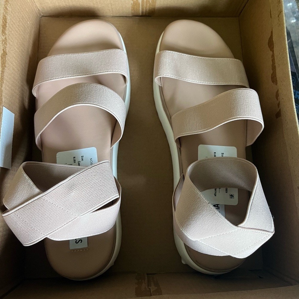 NEW Steve Madden Adele Blush Sandals